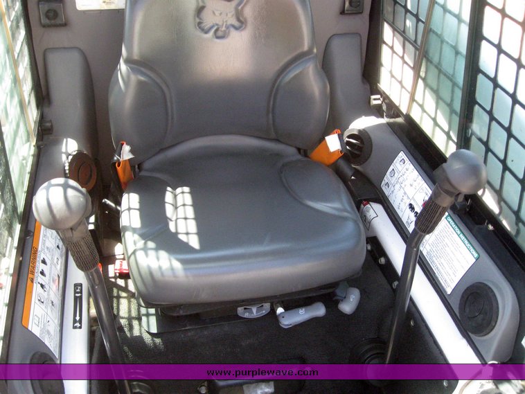 image for item 6698 2007 Bobcat S220 skid steer