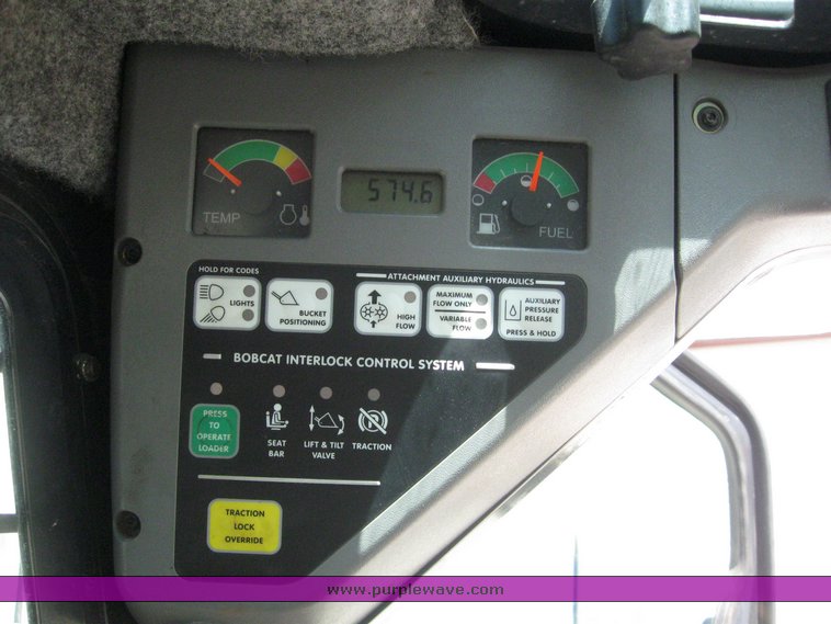 image for item 6698 2007 Bobcat S220 skid steer