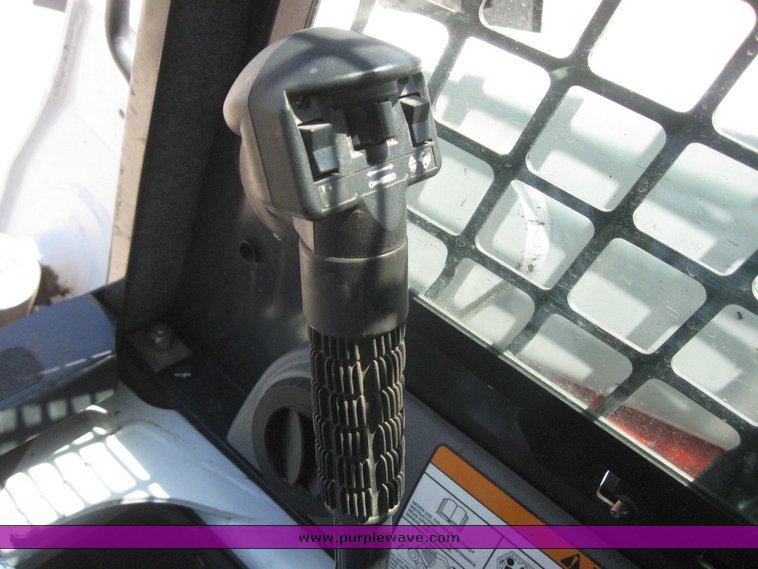 image for item 6698 2007 Bobcat S220 skid steer