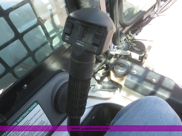 image for item 6698 2007 Bobcat S220 skid steer