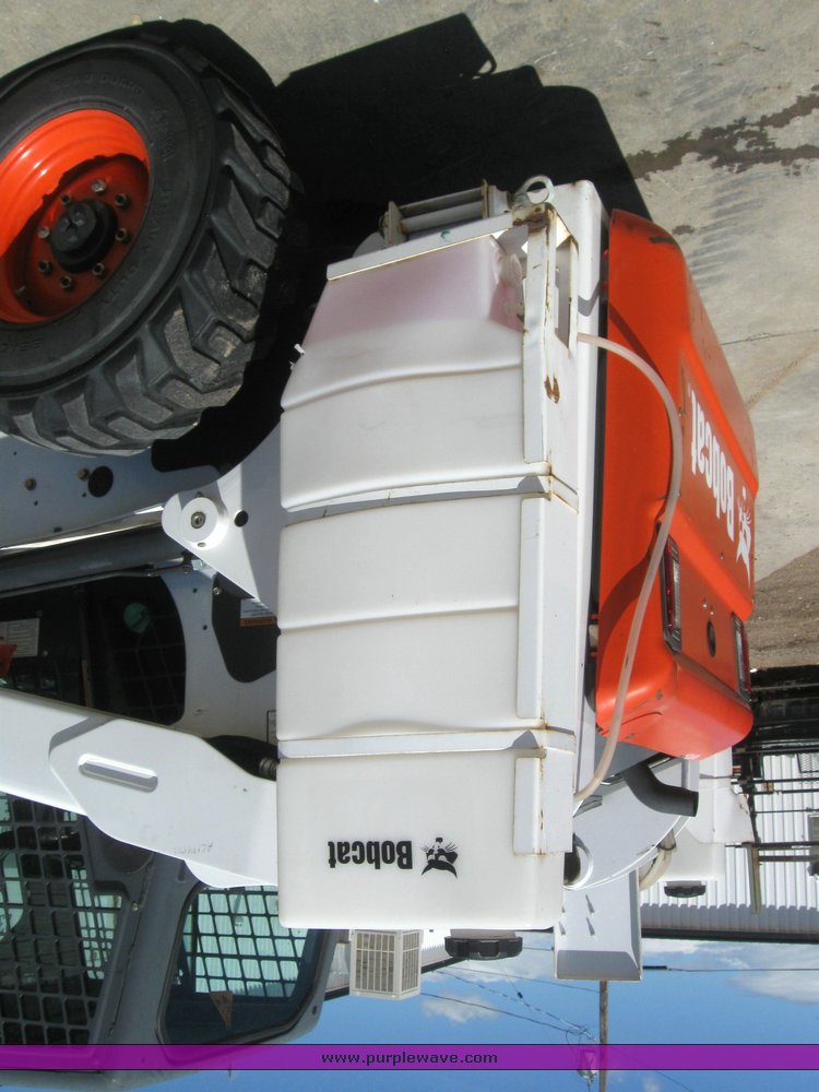 image for item 6698 2007 Bobcat S220 skid steer