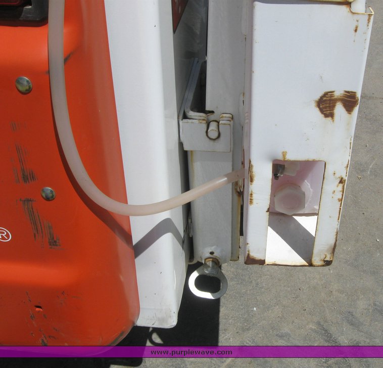 image for item 6698 2007 Bobcat S220 skid steer