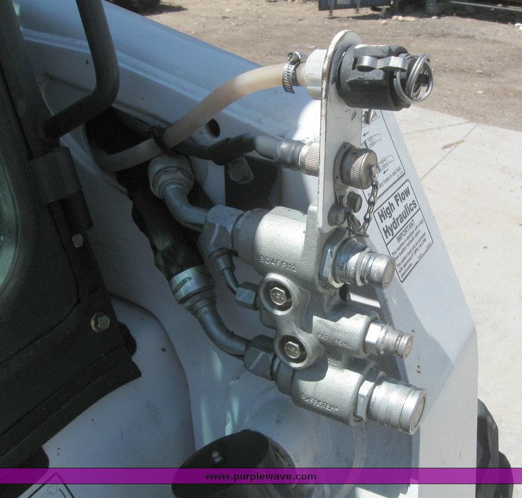 image for item 6698 2007 Bobcat S220 skid steer