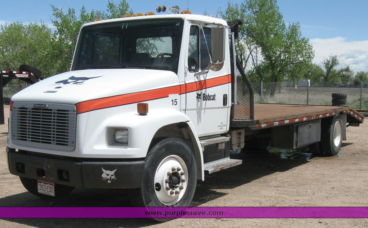 image for item 6706 2000 Freightliner FL70 flatbed truck