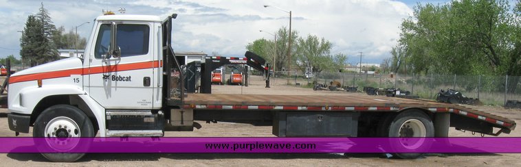 image for item 6706 2000 Freightliner FL70 flatbed truck