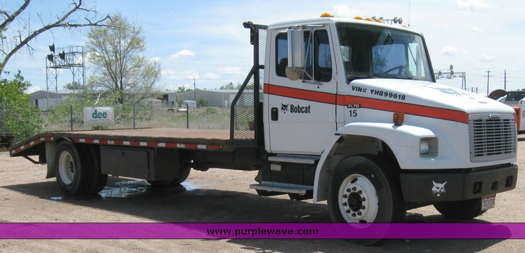 image for item 6706 2000 Freightliner FL70 flatbed truck