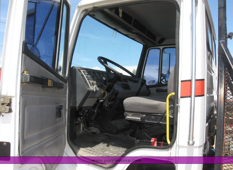 image for item 6706 2000 Freightliner FL70 flatbed truck