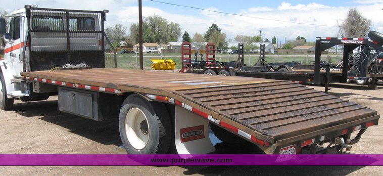 image for item 6706 2000 Freightliner FL70 flatbed truck