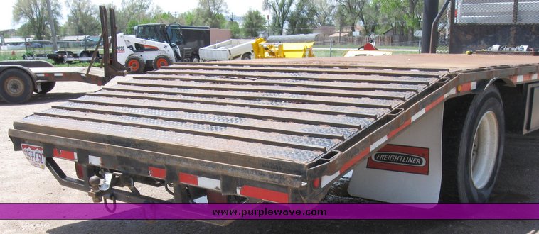 image for item 6706 2000 Freightliner FL70 flatbed truck