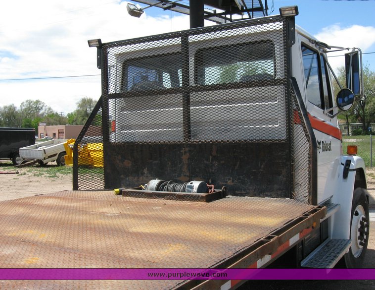 image for item 6706 2000 Freightliner FL70 flatbed truck