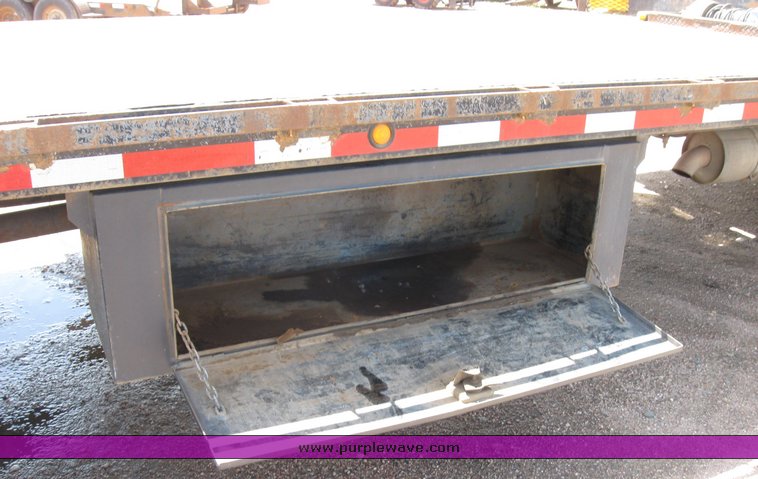 image for item 6706 2000 Freightliner FL70 flatbed truck