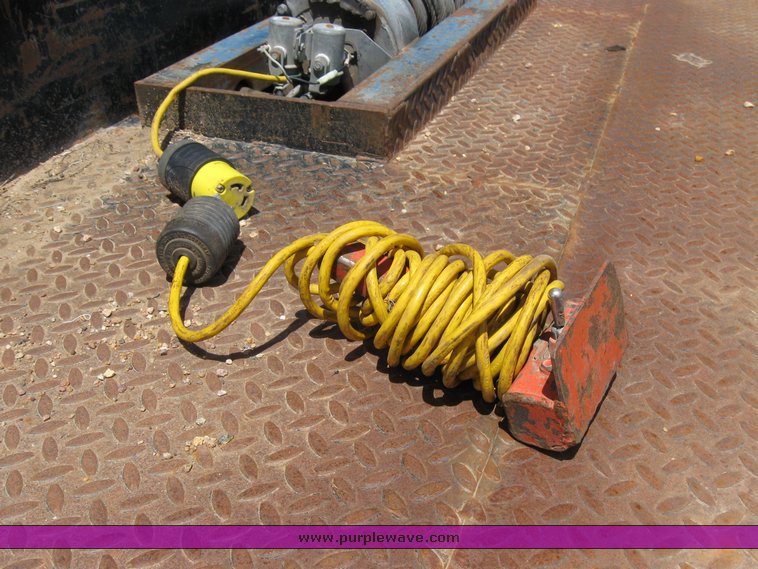 image for item 6706 2000 Freightliner FL70 flatbed truck