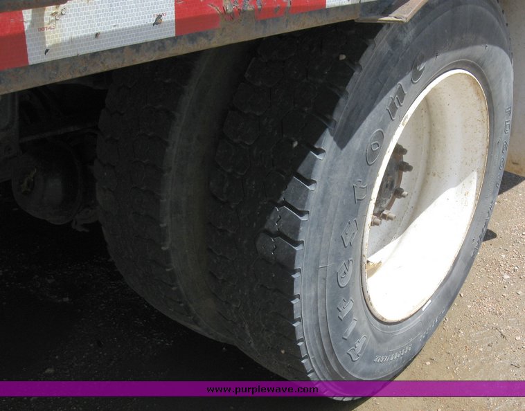 image for item 6706 2000 Freightliner FL70 flatbed truck