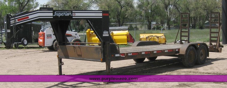 image for item 6707 2004 Superior 20' gooseneck flat bed trailer