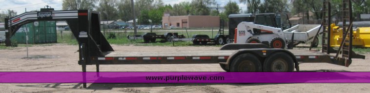 image for item 6707 2004 Superior 20' gooseneck flat bed trailer