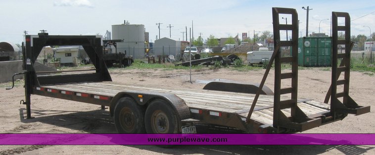 image for item 6707 2004 Superior 20' gooseneck flat bed trailer