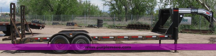 image for item 6707 2004 Superior 20' gooseneck flat bed trailer