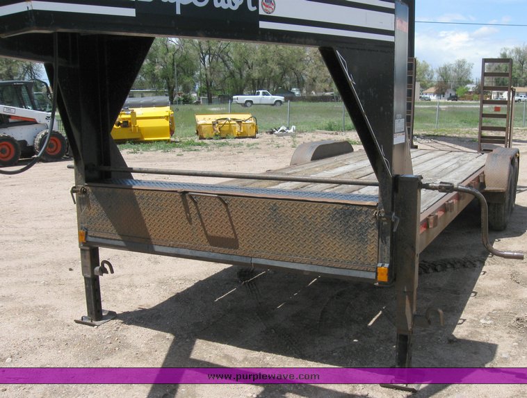 image for item 6707 2004 Superior 20' gooseneck flat bed trailer