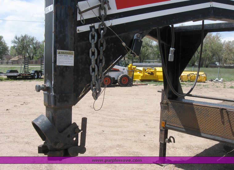 image for item 6707 2004 Superior 20' gooseneck flat bed trailer