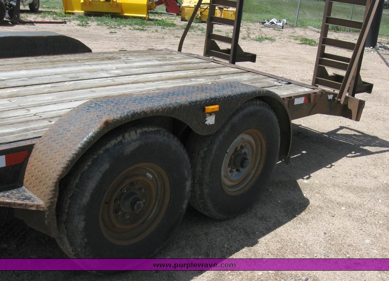 image for item 6707 2004 Superior 20' gooseneck flat bed trailer