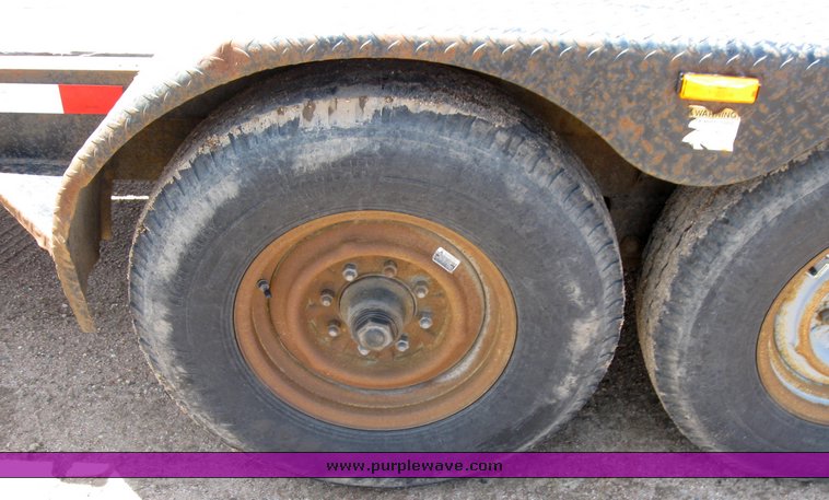 image for item 6707 2004 Superior 20' gooseneck flat bed trailer