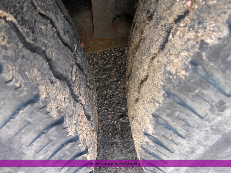 image for item 6707 2004 Superior 20' gooseneck flat bed trailer