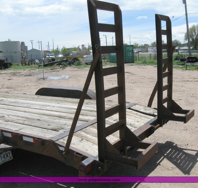 image for item 6707 2004 Superior 20' gooseneck flat bed trailer