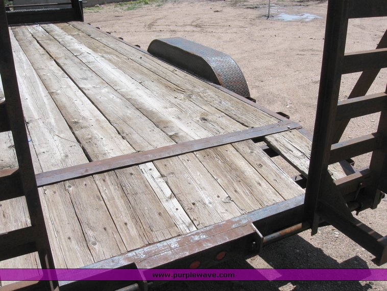 image for item 6707 2004 Superior 20' gooseneck flat bed trailer