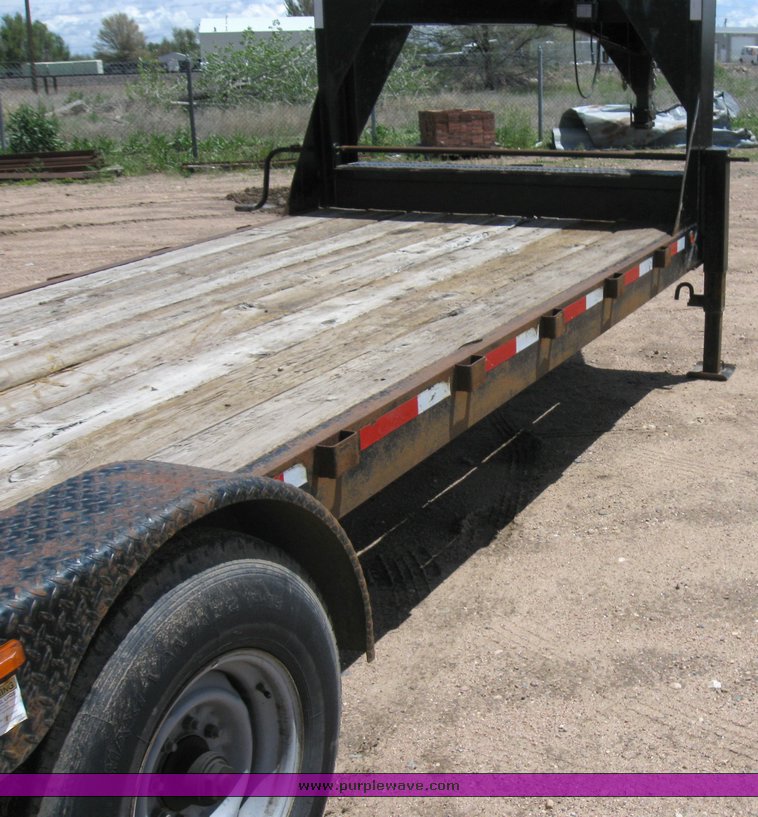 image for item 6707 2004 Superior 20' gooseneck flat bed trailer