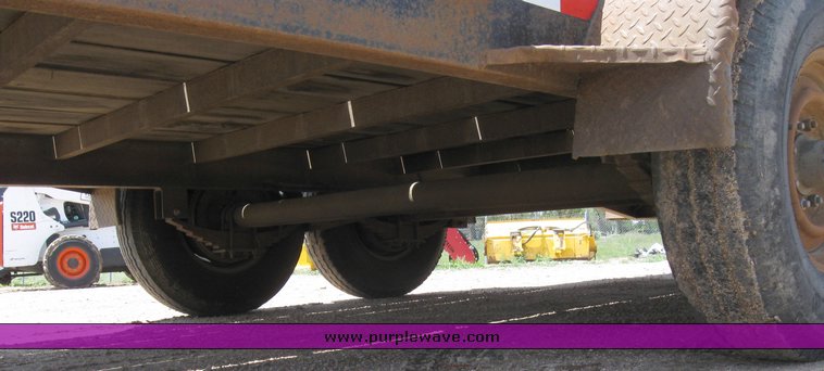 image for item 6707 2004 Superior 20' gooseneck flat bed trailer