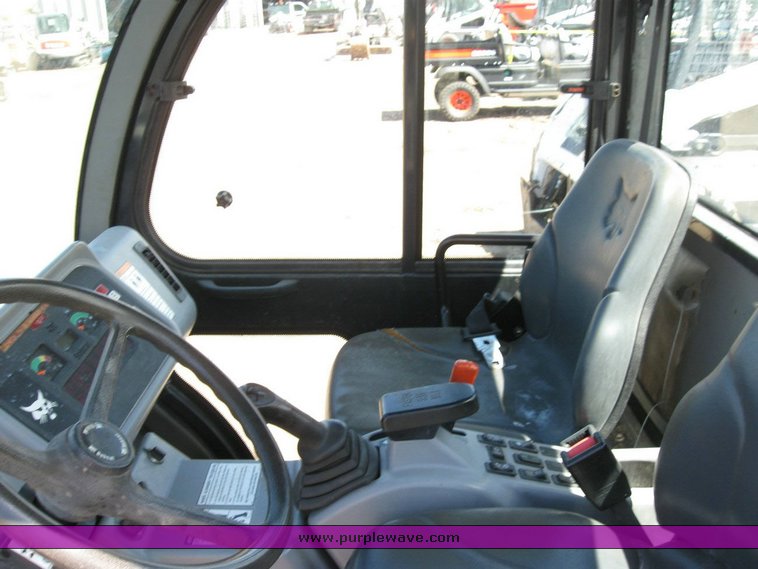 image for item 6730 2002 Bobcat 5600 toolcat