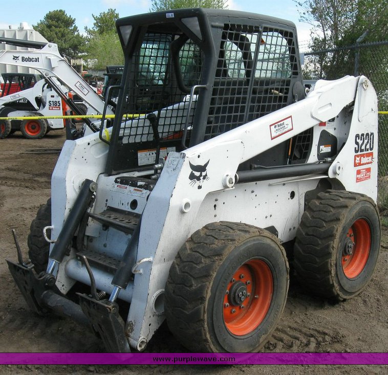 image for item 6734 2007 Bobcat S220 skid steer
