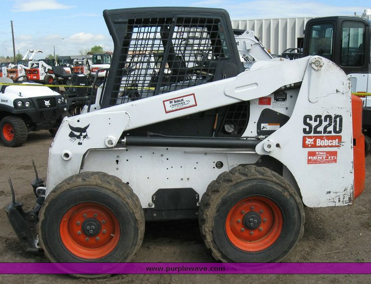 image for item 6734 2007 Bobcat S220 skid steer