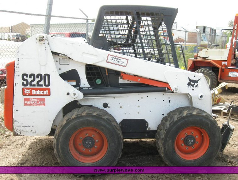 image for item 6734 2007 Bobcat S220 skid steer