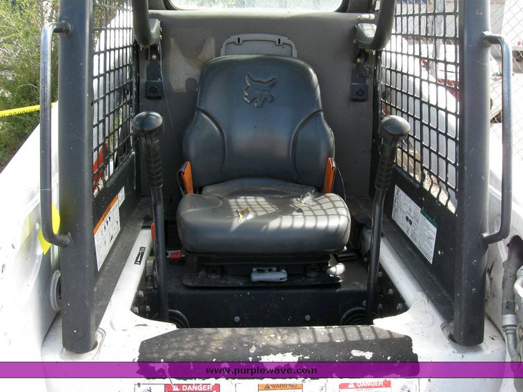 image for item 6734 2007 Bobcat S220 skid steer