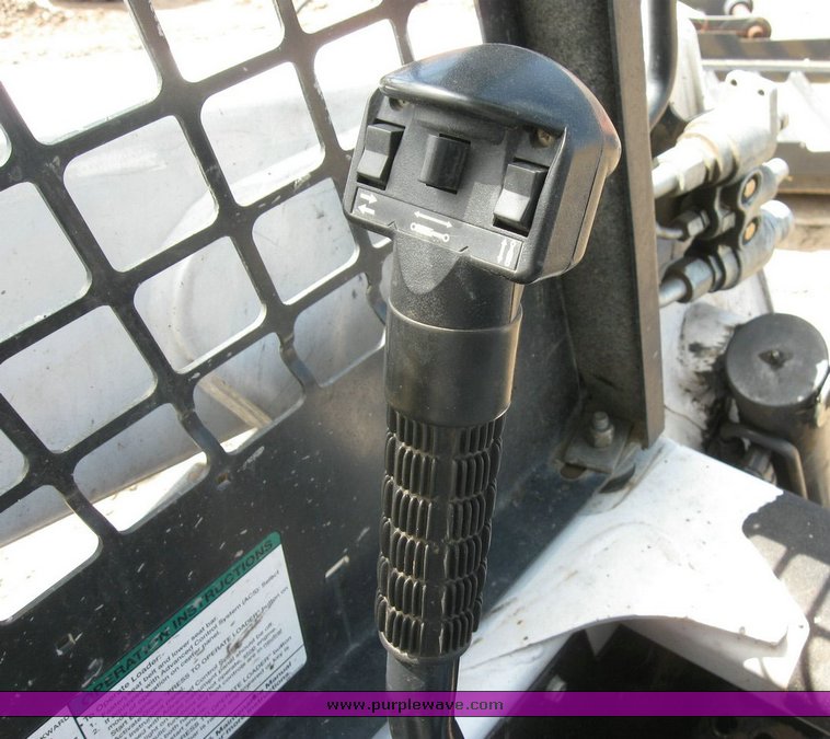 image for item 6734 2007 Bobcat S220 skid steer