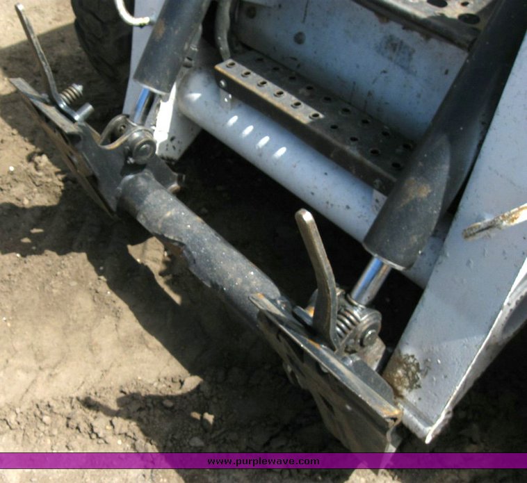 image for item 6734 2007 Bobcat S220 skid steer