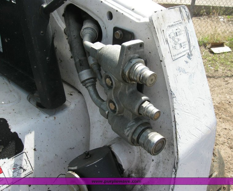 image for item 6734 2007 Bobcat S220 skid steer