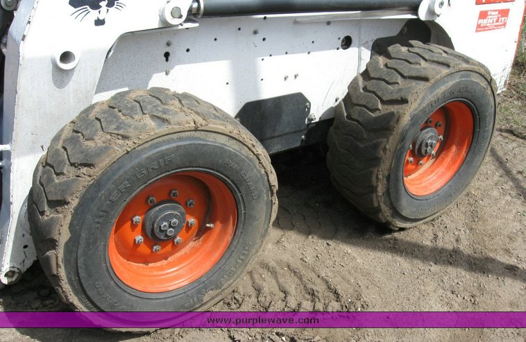 image for item 6734 2007 Bobcat S220 skid steer