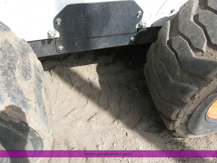 image for item 6734 2007 Bobcat S220 skid steer