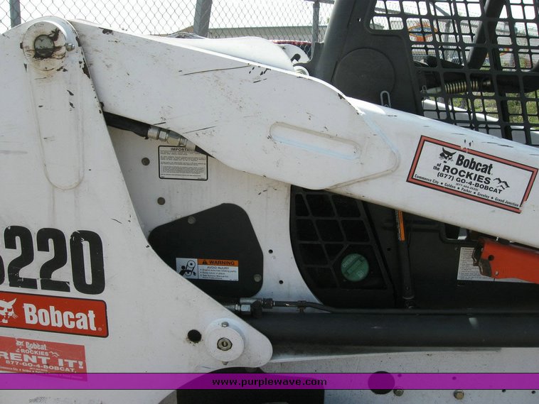 image for item 6734 2007 Bobcat S220 skid steer