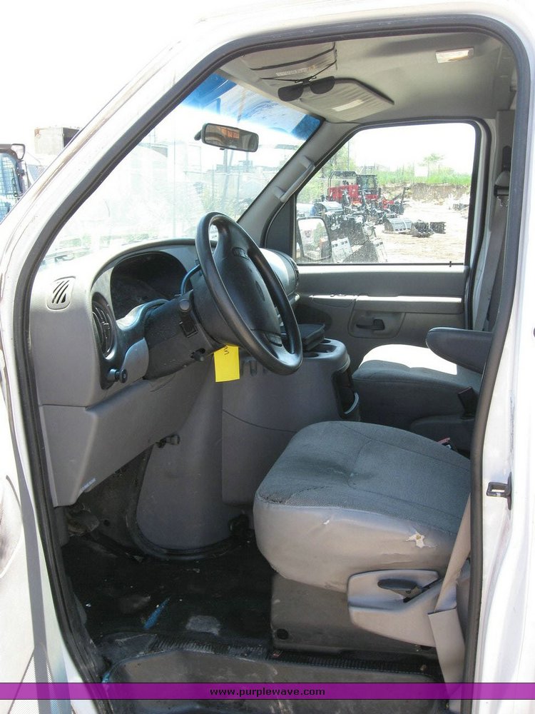 image for item 6748 2002 Ford Econoline E250