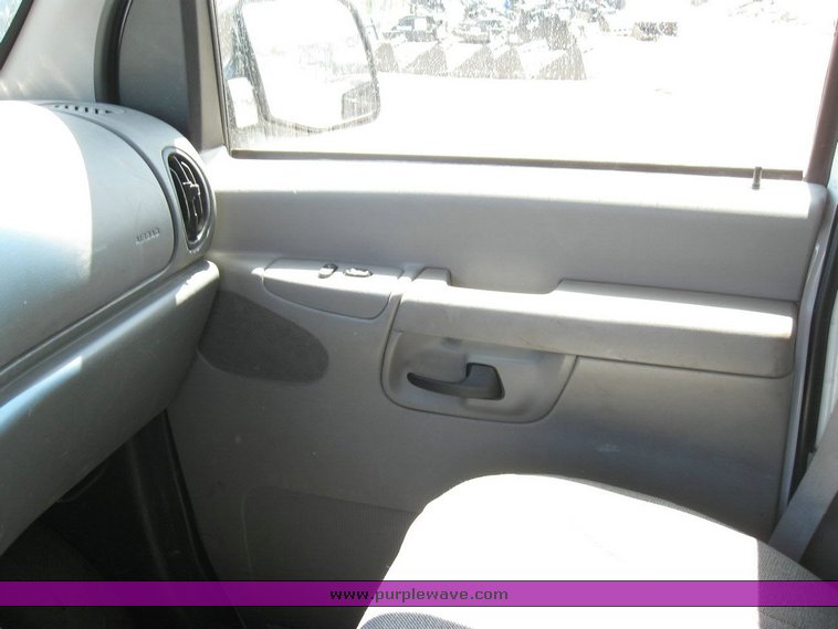 image for item 6748 2002 Ford Econoline E250