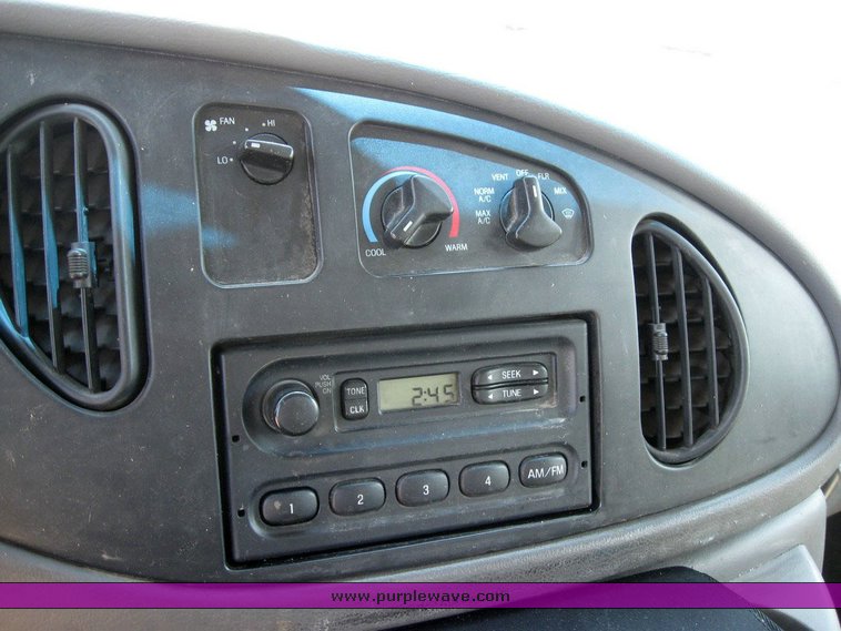 image for item 6748 2002 Ford Econoline E250