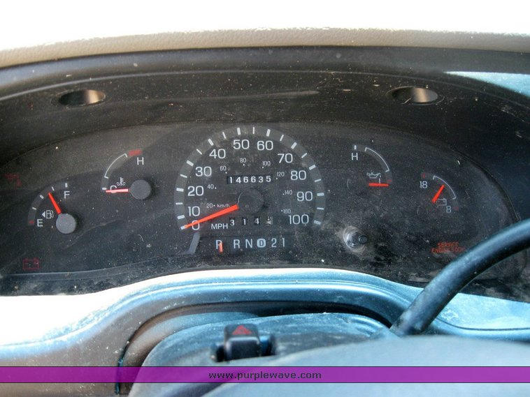 image for item 6748 2002 Ford Econoline E250