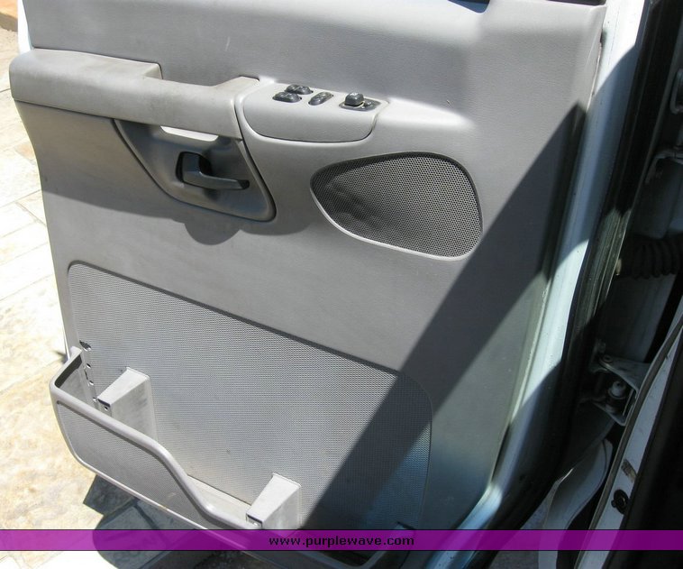 image for item 6748 2002 Ford Econoline E250