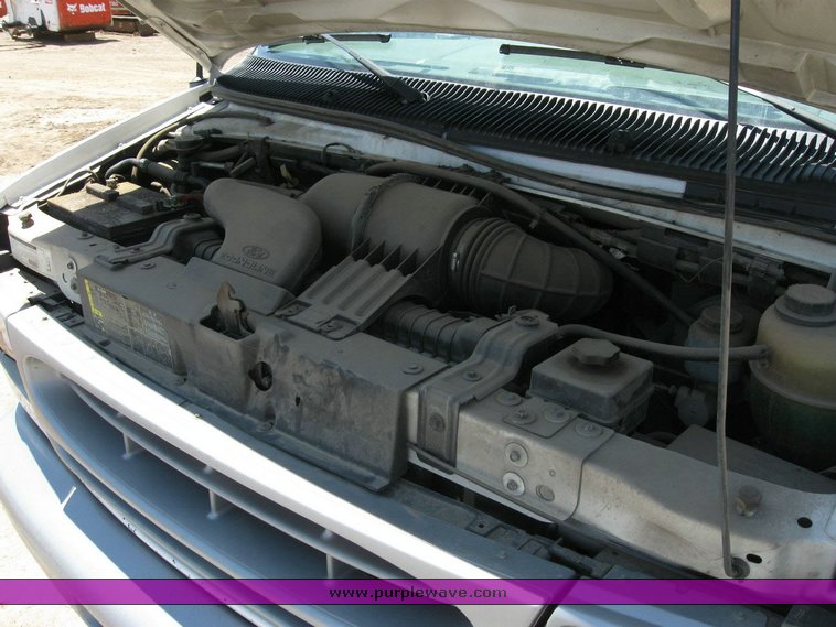 image for item 6748 2002 Ford Econoline E250