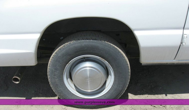 image for item 6748 2002 Ford Econoline E250