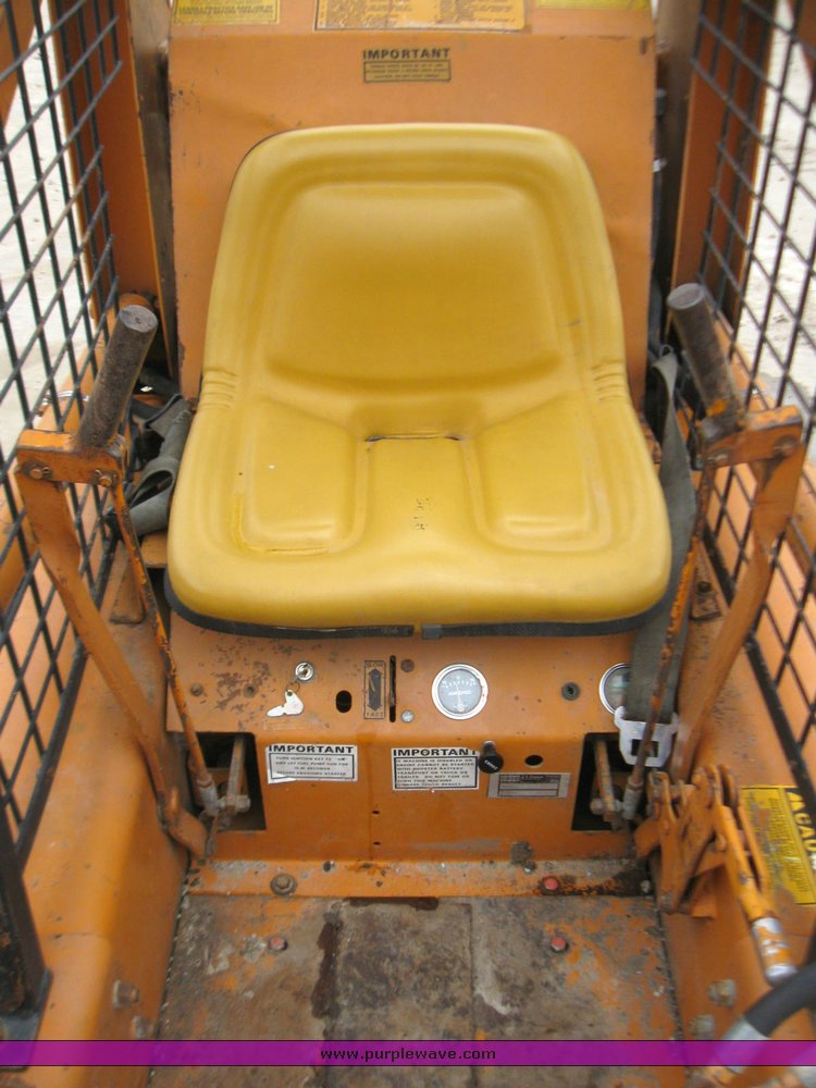 image for item 7242 Case 1816B uniloader