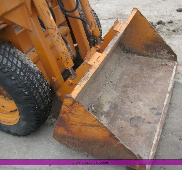 image for item 7242 Case 1816B uniloader